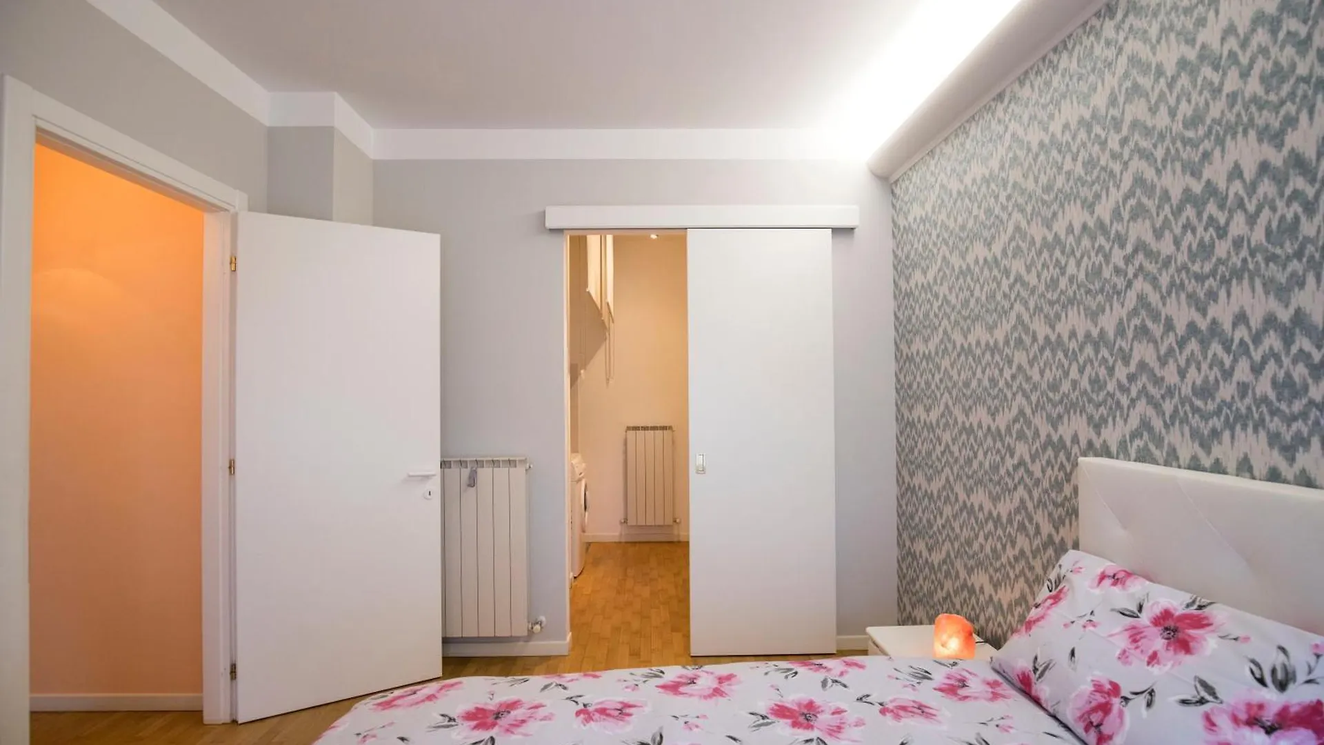 Appartamento Parco Degli Angeli Centro Parking Free Train Station Zone 安杰利圣母 0*,  意大利